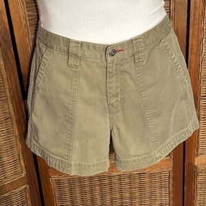 Tommy Hilfiger Shorts. Women’s Sz 6. See photos for measurements and more info.